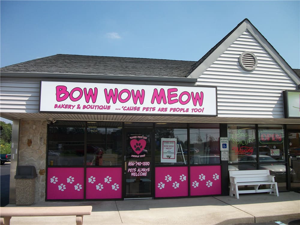 7 Attention-Grabbing Door Sign Ideas to Bring Customers In