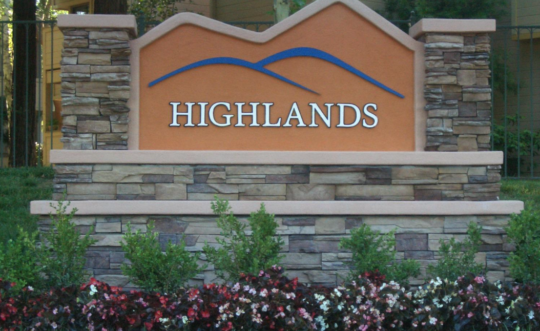 stone-and-stucco-monument-sign